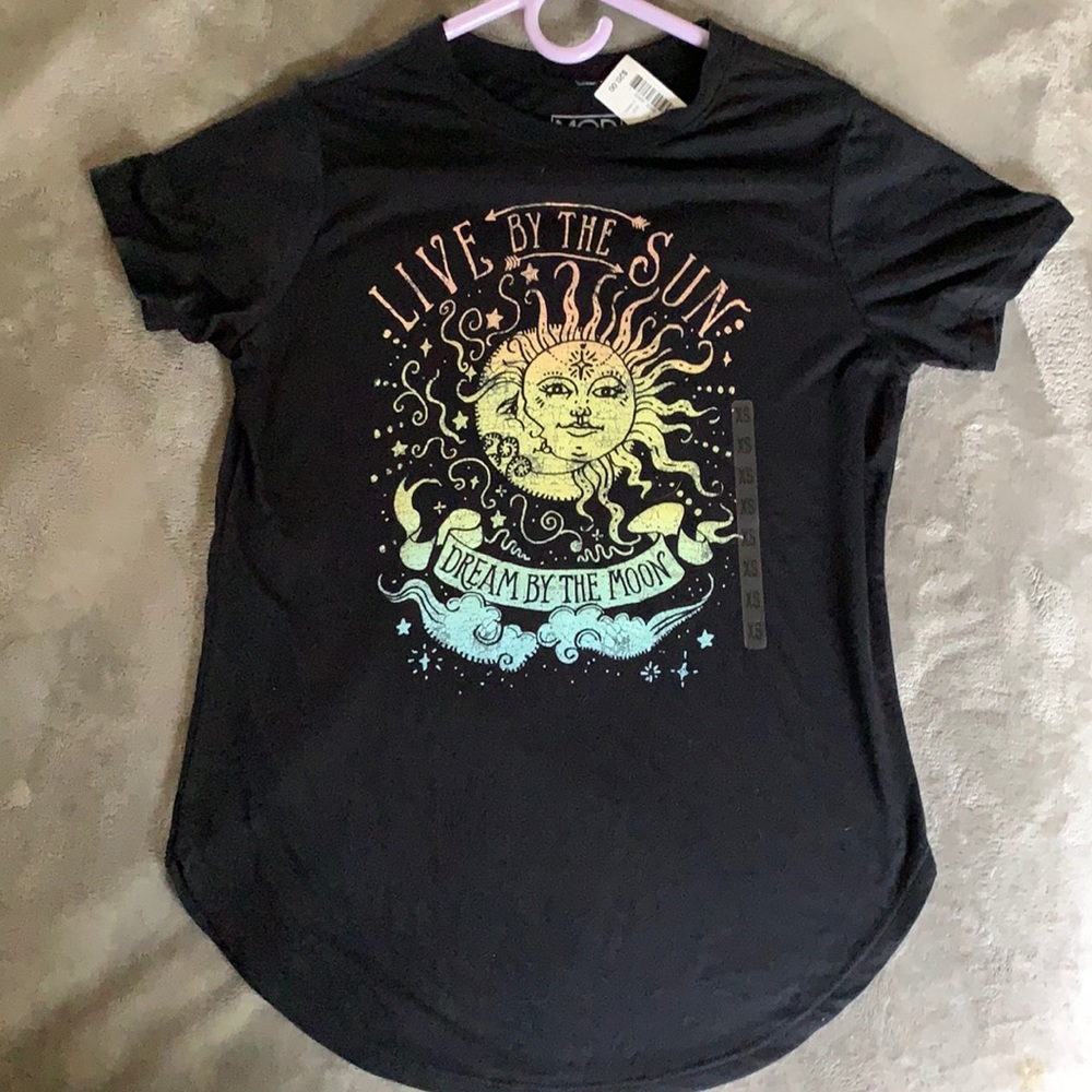 Mod Ern Lux juniors size XS black tee